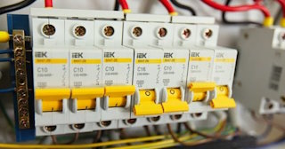 Монтаж УЗО - установка по доступной цене от 356 руб в Кореновске от ЭлектроКнв